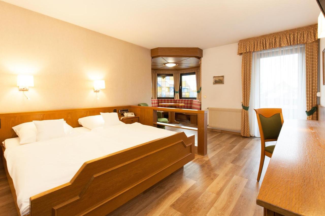 Landgasthof Hotel Hirsch Loßburg Esterno foto