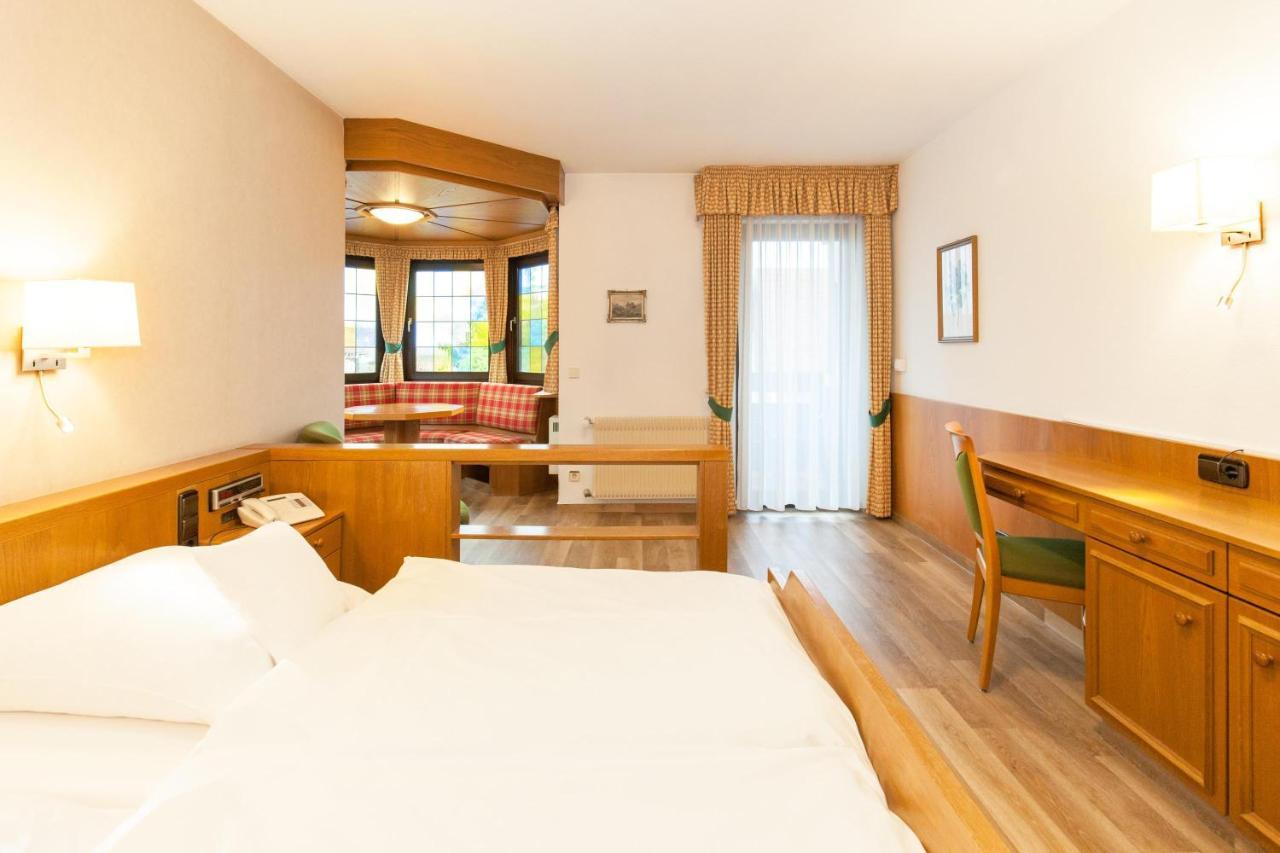Landgasthof Hotel Hirsch Loßburg Esterno foto