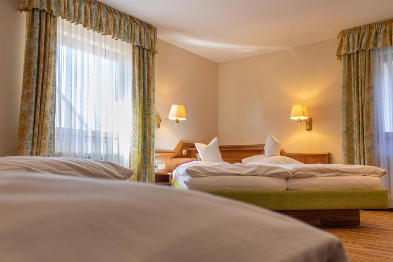 Landgasthof Hotel Hirsch Loßburg Esterno foto