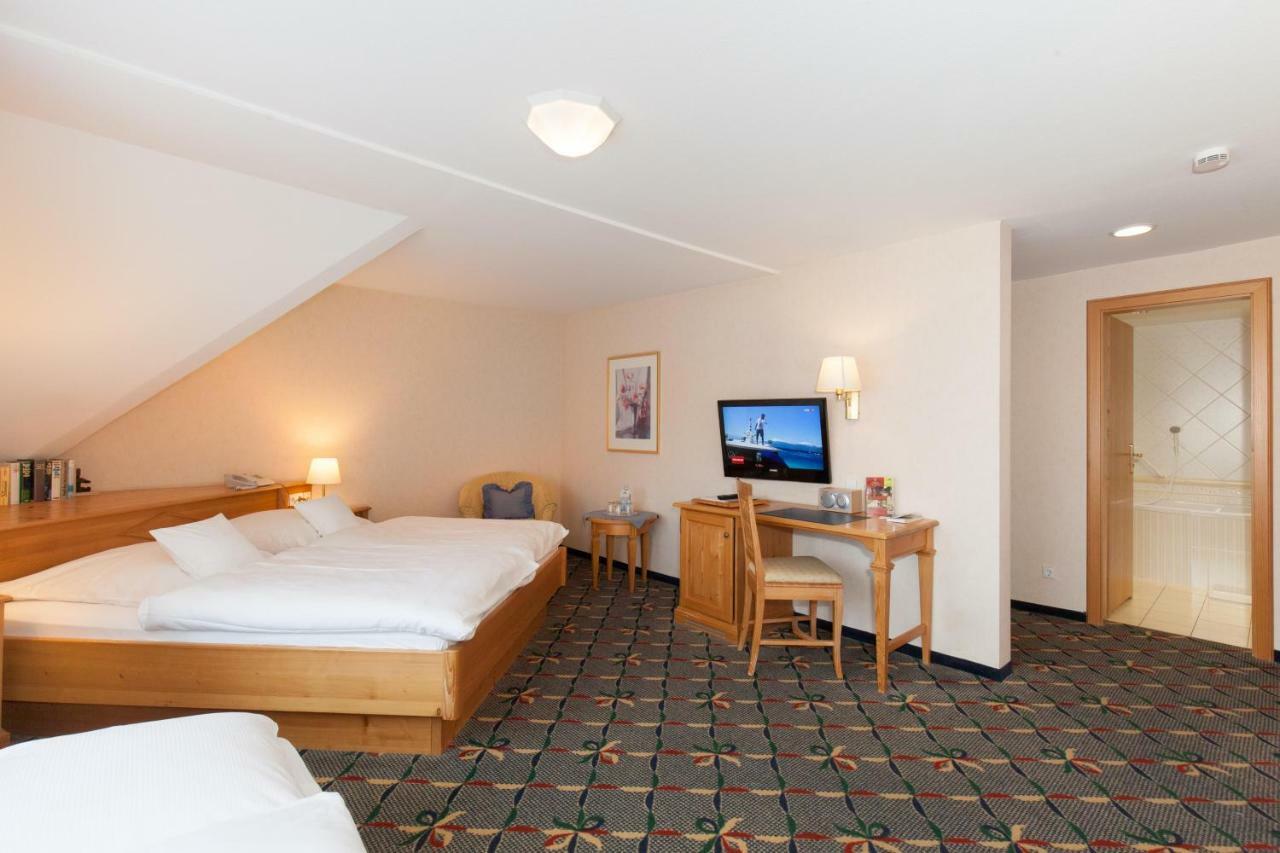 Landgasthof Hotel Hirsch Loßburg Esterno foto