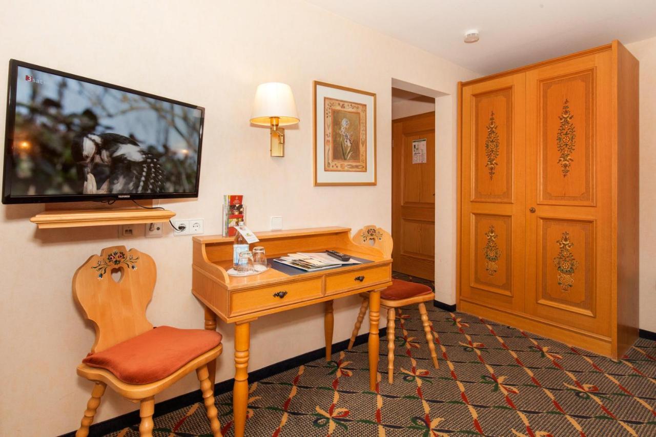 Landgasthof Hotel Hirsch Loßburg Esterno foto